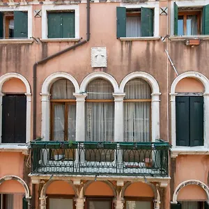 San Polo Canal View By Wonderful Italy , Venise Italie